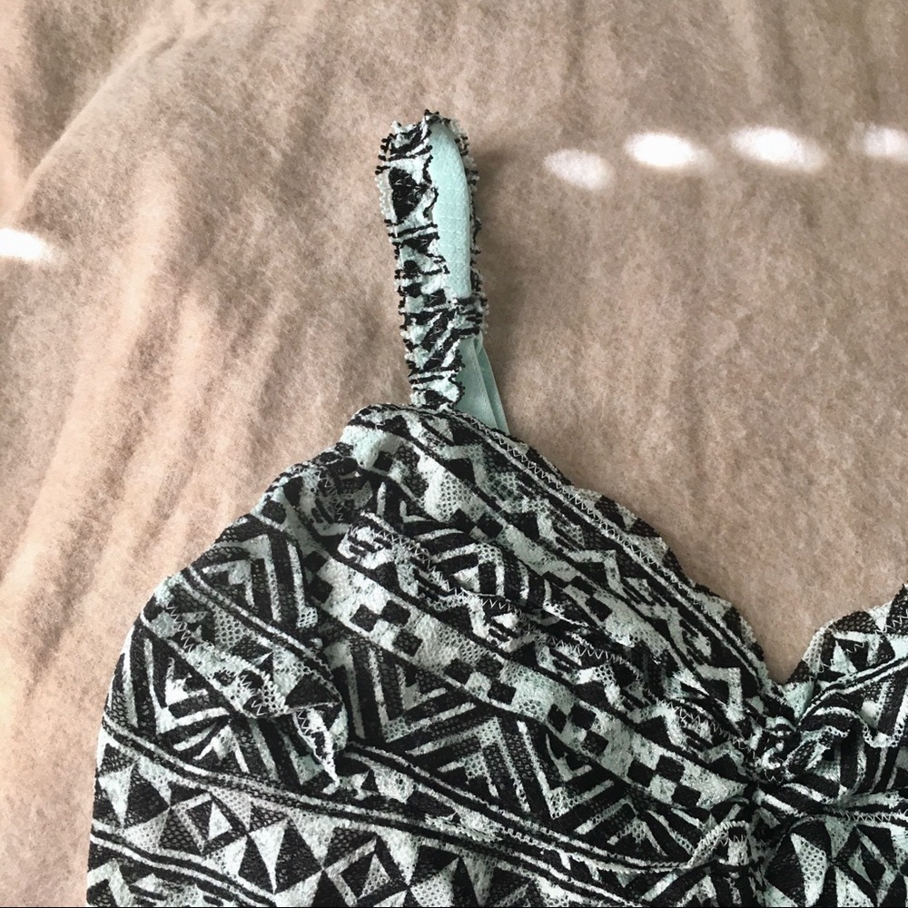 Patterned Lace Ruched Front Bralette - Picture 2 of 6